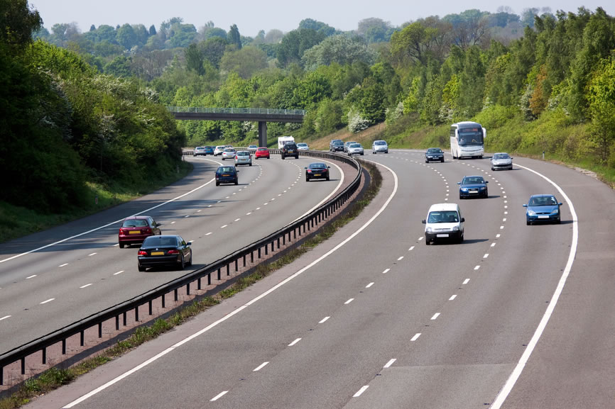 Motorway middle-lane hoggers to face fines